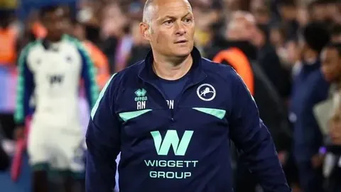 安东尼分享：踢球岁月，与毒贩同场，鞋子与早餐都成奢望